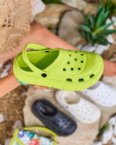 Royalfashion Neonově zelené dámské žabky s prolamovaným lemem Mightty