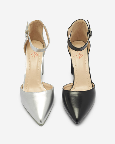 Dámské lodičky na kůlu v černé barvě- Obuv