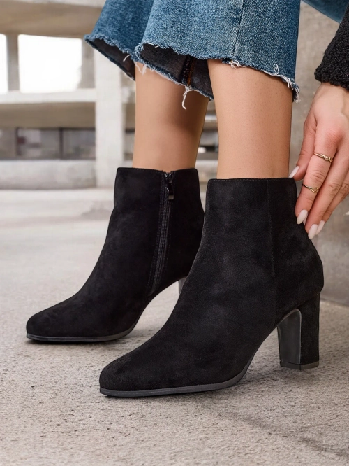 Жіночі чоботи з каблуком від Royalfashion Wierod