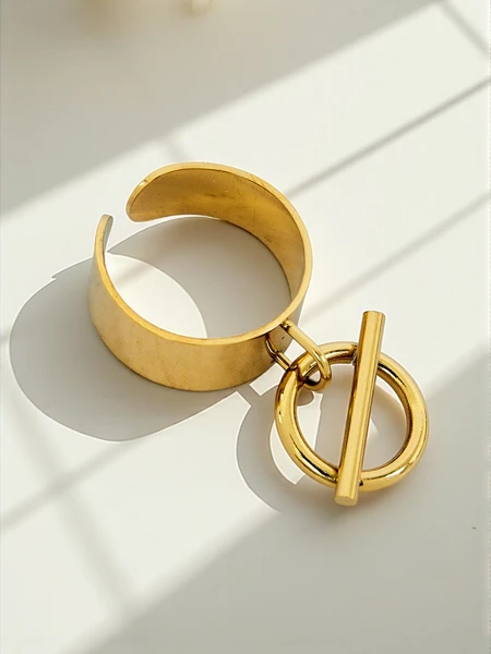 Браслет-обруч Dolce Vita з декоративними шармами