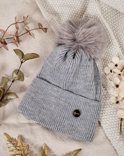 Жіноча зимова шапка Royalfashion з помпоном