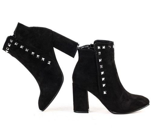 Czarne botki z ćwiekami - Obuwie