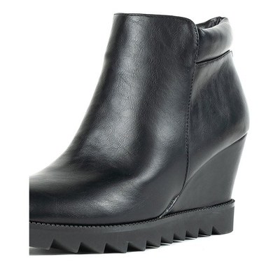 Чорні чоботи на танкетці Emidia - Взуття