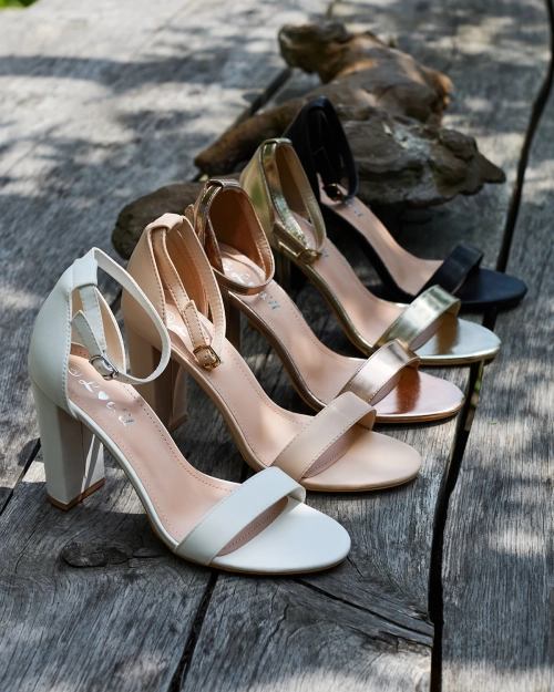 Royalfashion Білі жіночі босоніжки на високій шпильці Iocalia