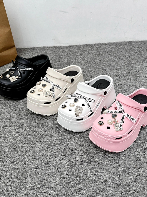 Royalfashion жіночі гумові тапочки з декораціями Dellos