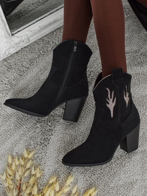 Ковбойки жіночі на підборах з декоративними вставками Cendria