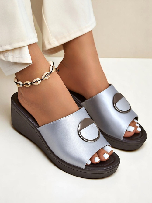 Royalfashion Жіночі босоніжки на танкетці Elira