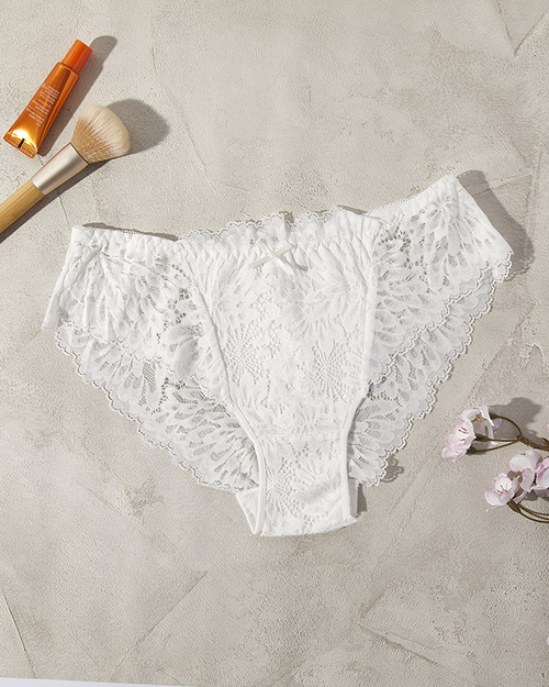 Білі мереживні трусики