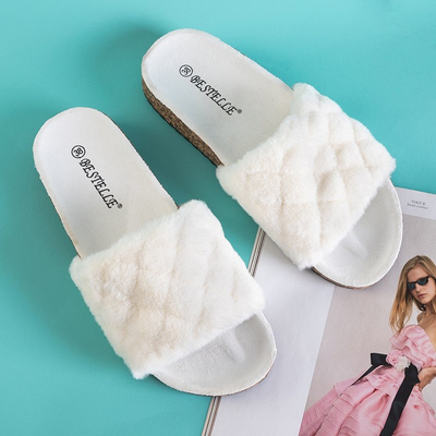 Білі жіночі шльопанці з декоративним хутром Kaspiania