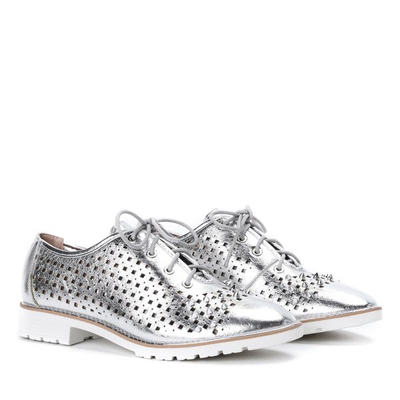 Ażurowe półbuty z ćwiekami w kolorze srebrnym Morris - Obuwie