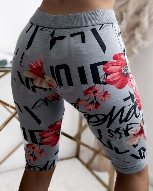 Сіро-червоні жіночі шорти 3/4 з принтом PLUS SIZE - Одяг