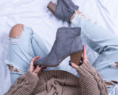 Szare botki na słupku Alayah - Obuwie