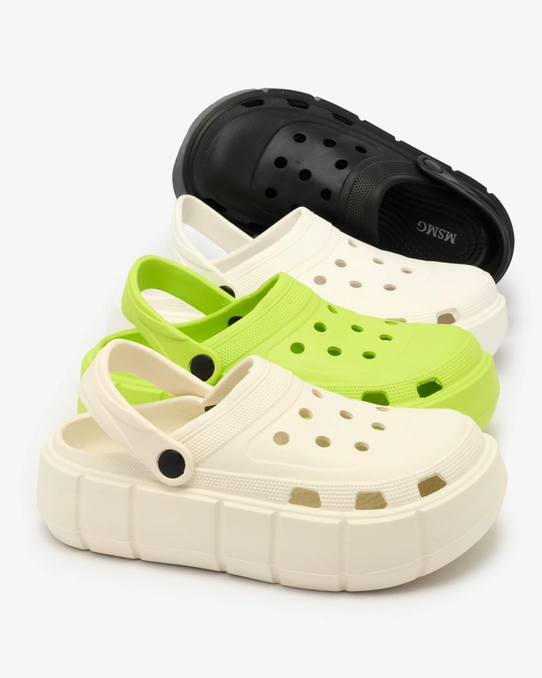 Royalfashion Černé dámské žabky s prolamovaným lemem Mightty