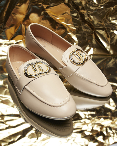 Бежеві жіночі мокасини з золотим декором Uletta - Взуття