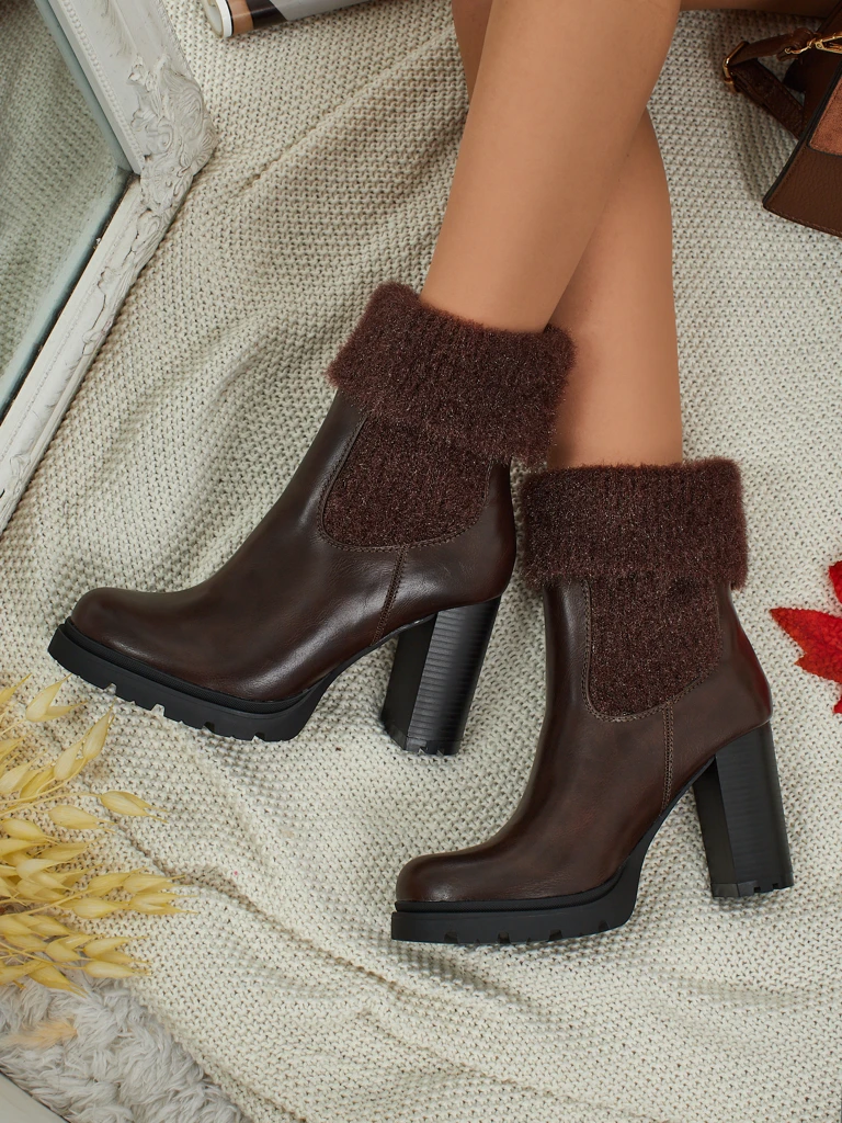 Dámské kotníkové boty z eko kůže na sloupkovém podpatku s úpletem Tirave