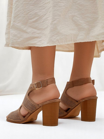 Royalfashion Жіночі перфоровані босоніжки на стійкому каблуці Abetle