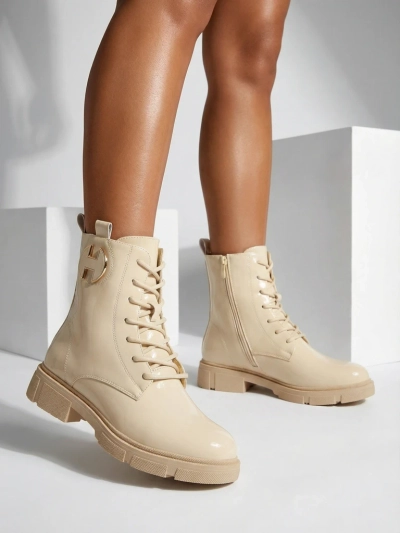 Lakované šněrovací dámské boty Kalen