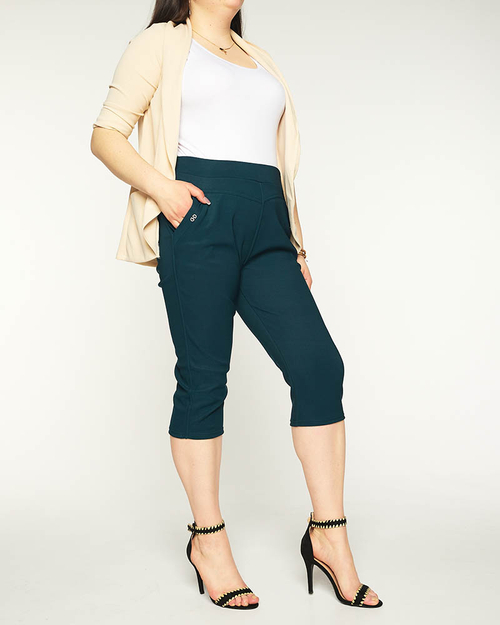 Темно-зелені жіночі шорти з тканини 3/4 PLUS SIZE - Одяг