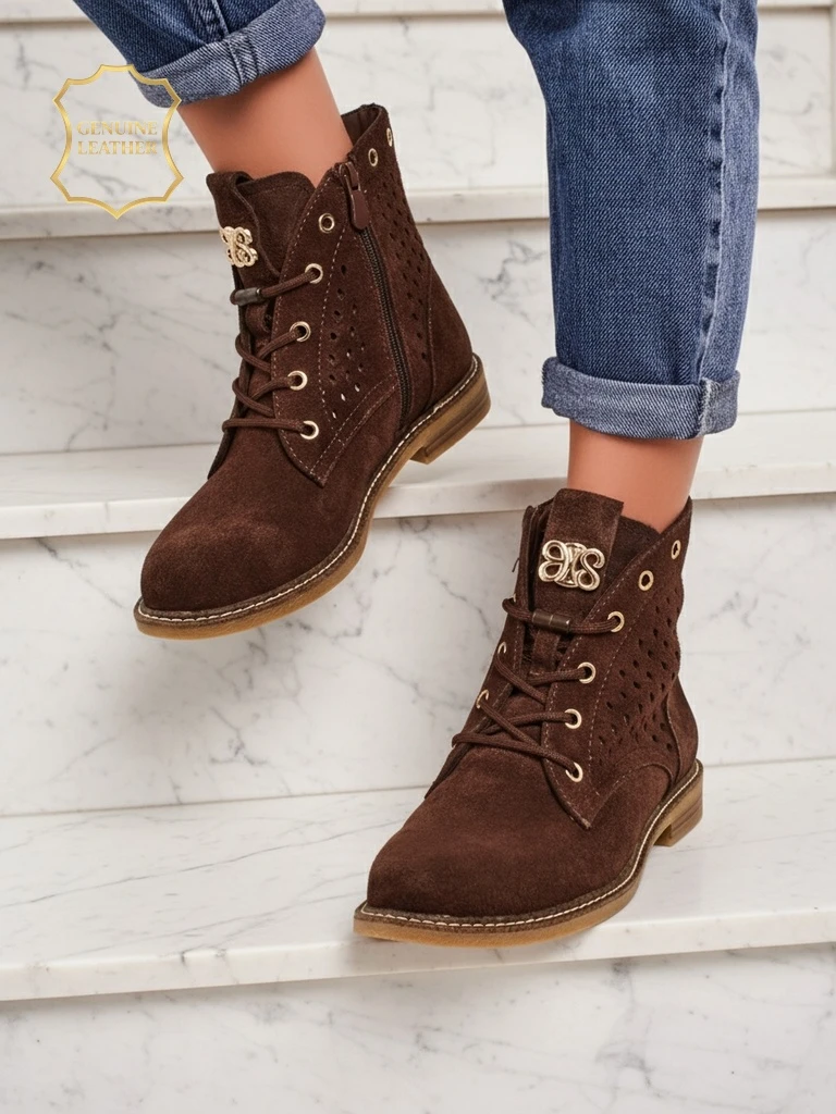 Aurelia Hnědé Semišové Kotníkové Boty s Kožíškem Prolamované Elegantní 2,5cm