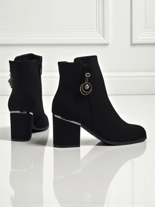 Ботильйони жіночі матові на підборах-стовпчику Vioi