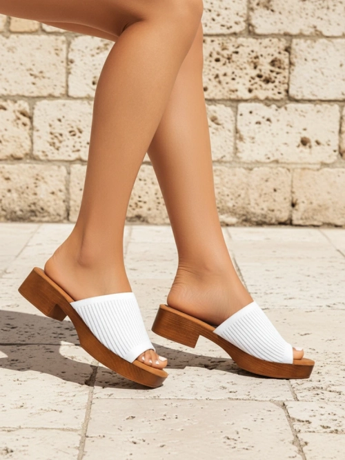 Royalfashion Жіночі шльопанці на низькому підборі Ribbed Grace