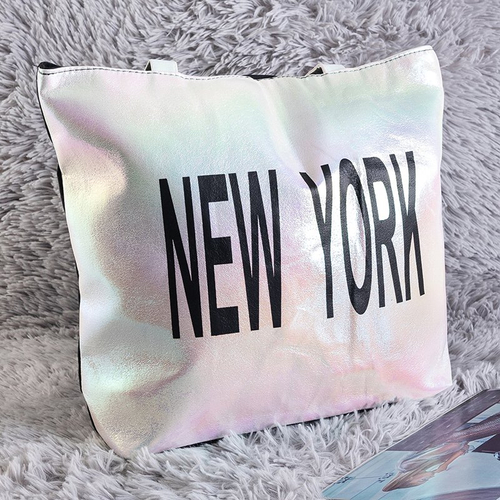 Біла жіноча сумка з написом