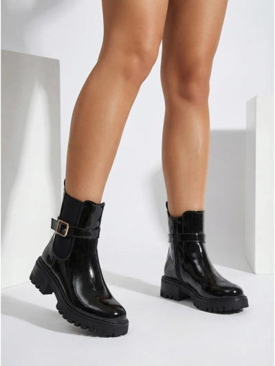 Lakované dámské kotníkové boty z eko kůže Calivi