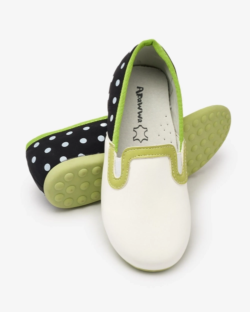 Білі напівчеревики з екошкіри в горох Rellme- Взуття