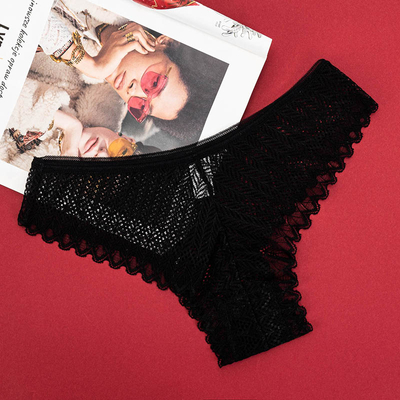 Чорні жіночі мереживні трусики