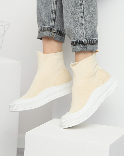 Жіноче спортивне взуття бежевого кольору Bejoko