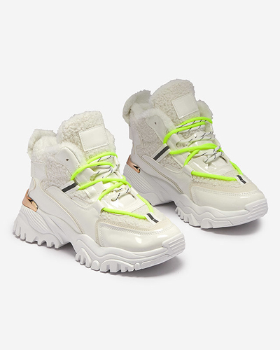 Bílá dámská sportovní obuv s kožíškem a neonově zelenými tkaničkami Sagglo- Footwear