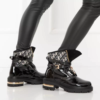 OUTLET Чорні жіночі лаковані чоботи Rubiska - Взуття