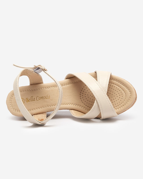 Бежеві жіночі босоніжки на танкетці Helia