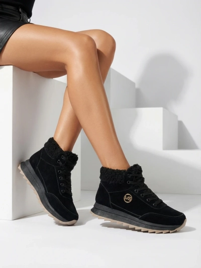 Royalfashion Жіночі утеплені спортивні черевики чорного кольору Cerrto