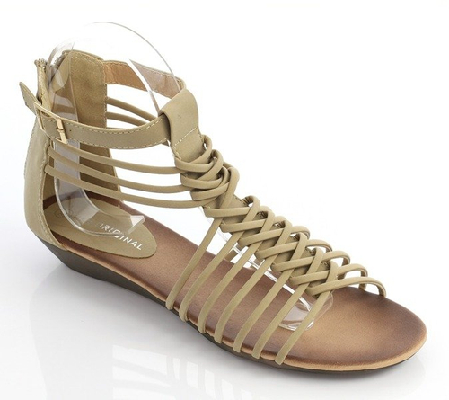 Бежеві босоніжки на низькому каблуці зі штучної шкіри Uasswerra - Взуття