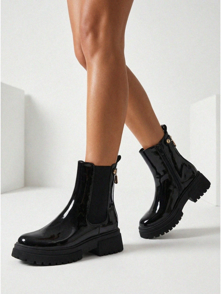 Lakované dámské kotníkové boty z eko kůže Calebi