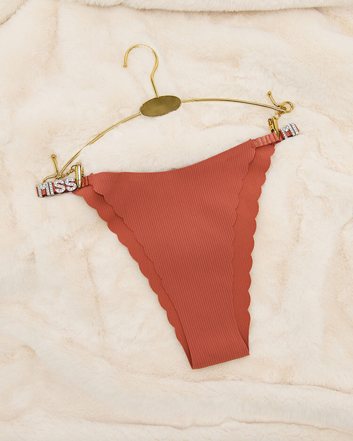 Royalfashion Темно-рожеві жіночі трусики стрінги з цирконіями