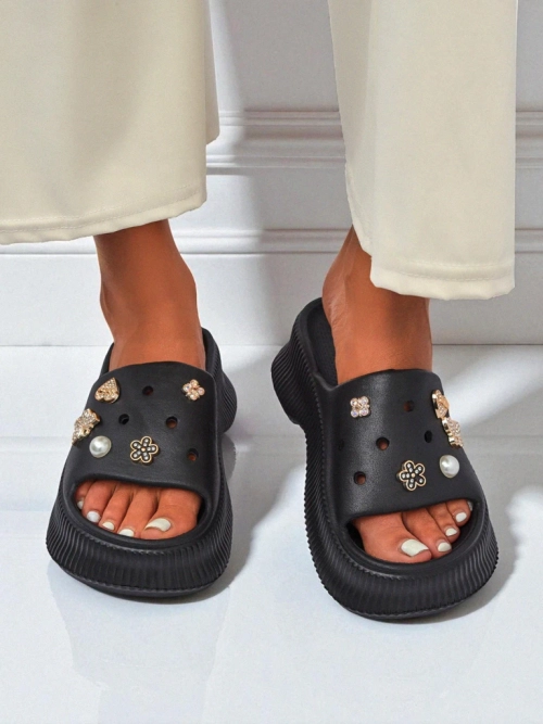 Royalfashion Жіночі гумові капці з декором Slash Glam