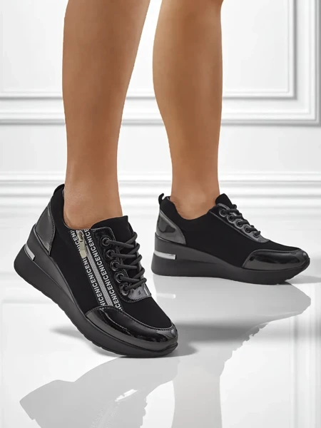 Černé dámské tenisky na klínku Calista Nero – elegance a pohodlí pro každý den