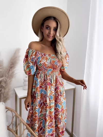 Oranžové krátké dámské šaty s odhalenými rameny - Oblečení