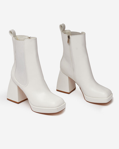 Royalfashion Bílé dámské kozačky na jehlovém podpatku Farhera