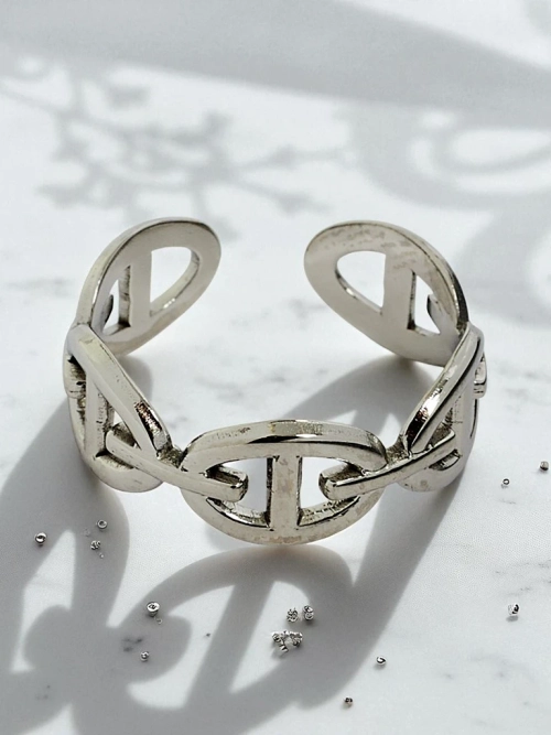 Браслет-обруч Dolce Vita з декоративними шармами