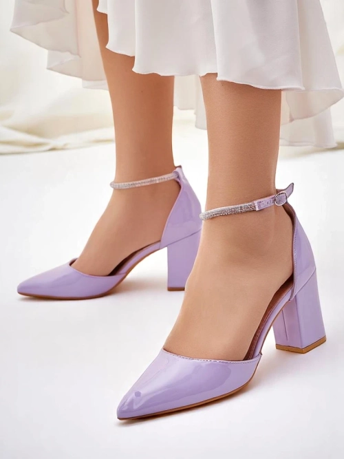 Royalfashion жіночі туфлі з лакованої шкіри з ремінцем з стразами Furoni