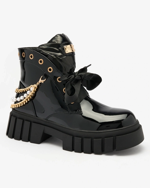 Жіночі лаковані утеплені черевики Royalfashion чорного кольору Dahaff