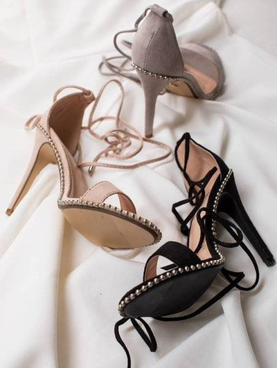 OUTLET Černé vázané sandály na vyšším podpatku Taya - Shoes