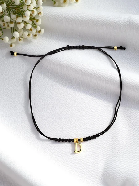 Dámský náramek s písmenem D