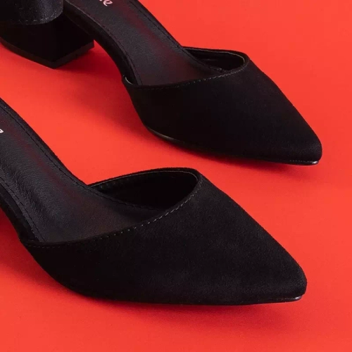 OUTLET Чорні жіночі сандалі на посту Juti - Взуття