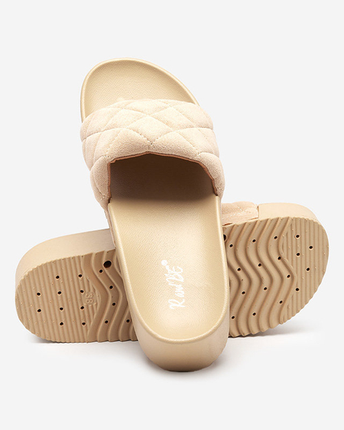 Бежеві стьобані шльопанці на платформі Koriner