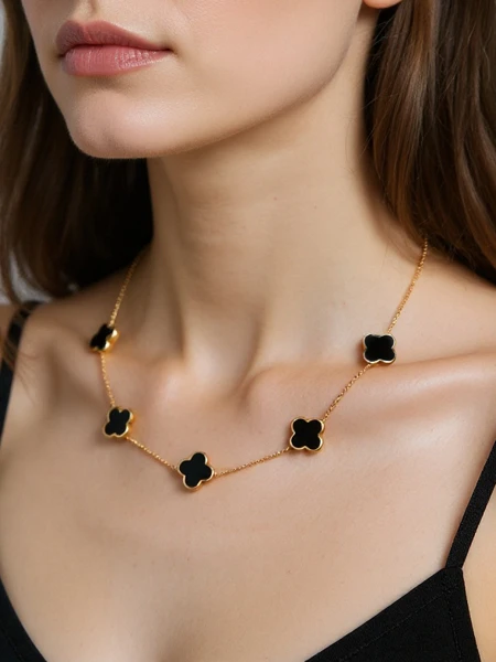 Náhrdelník Aurelia Clavis s perletí ve zlatém provedení