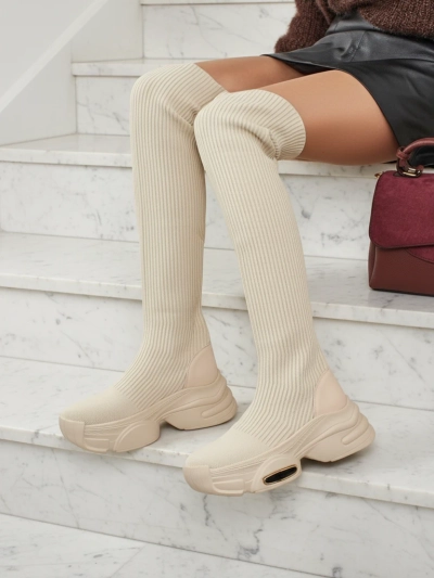 Dlouhé dámské nazouvací kozačky na silnější podrážce Ravmora